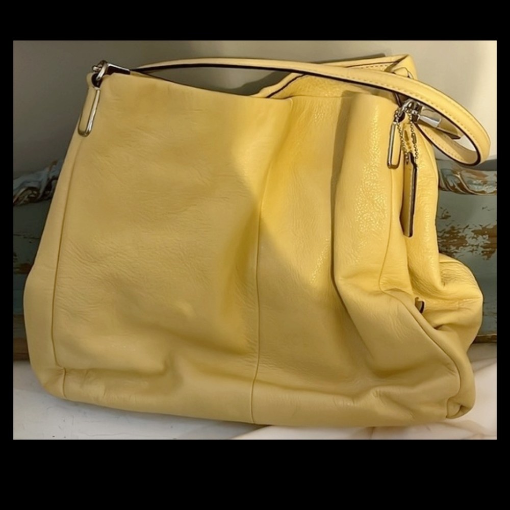 NEW CONDITION Coach Soft Leather Hobo with Multiple Pockets - Picture 4 of 6